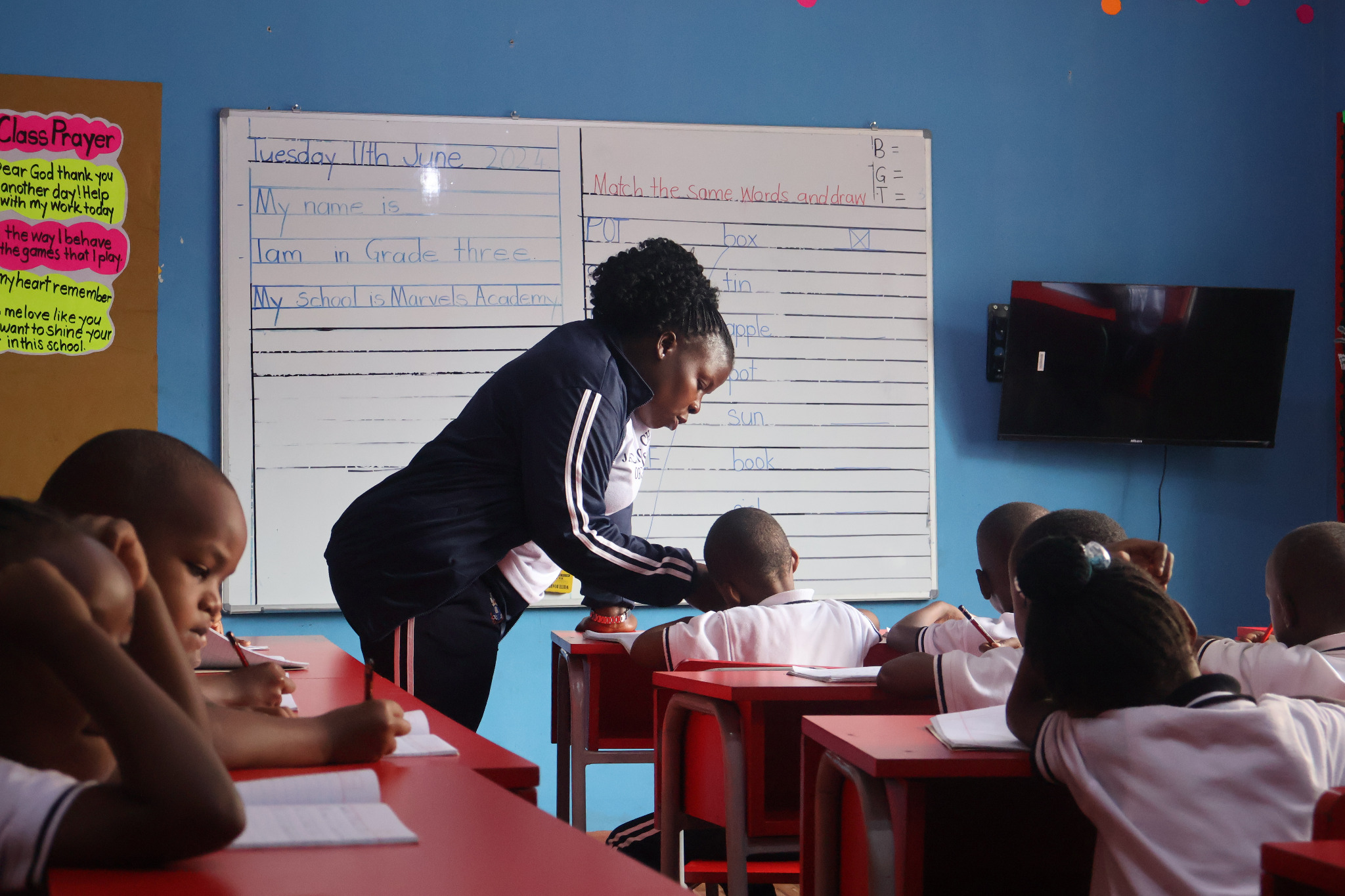 Kindergarten pupils learning